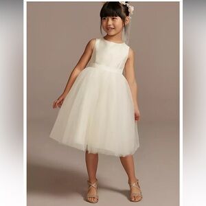 David’s Bridal FLOWER GIRL DRESS WITH TULLE AND RIBBON waist white Size 5 kids